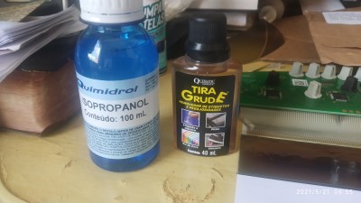 Acool isopropilico e tira grude.jpg